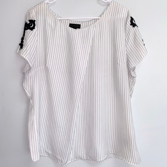 Worthington white with black pin strips blouse -  XL - Picture 3 of 7